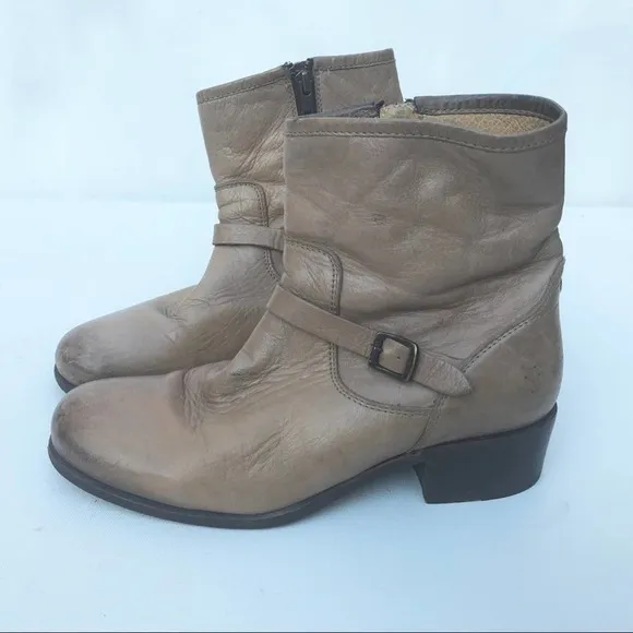 FRYE light tan ankle Boots 9 leather western