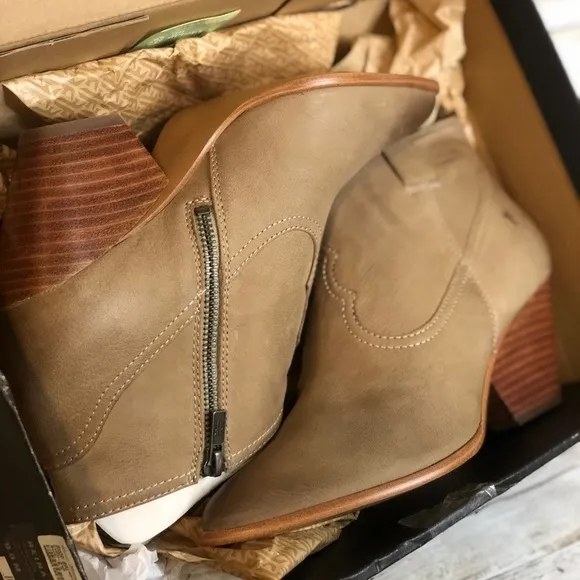 Frye Reina Side Zip Western Ankle Bootie in Ash Ombre Distressed Size 9.5M
