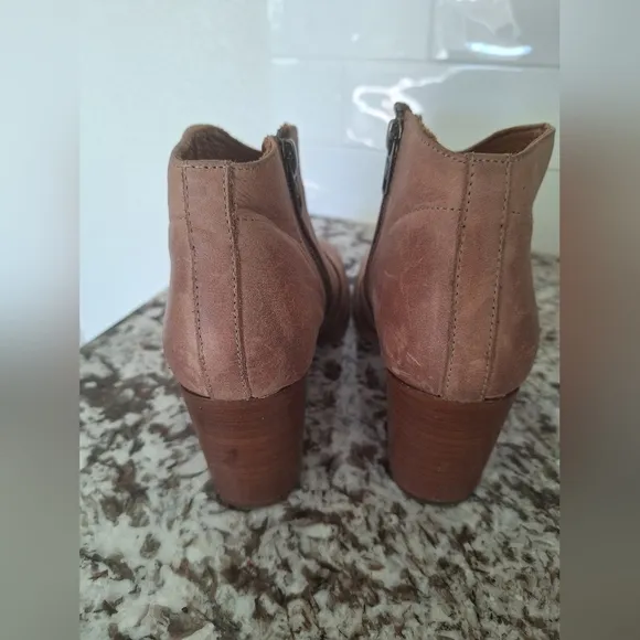 Frye Soft Leather Heel Ankle Boots Size 7.5