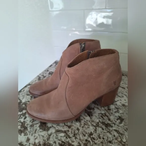Frye Soft Leather Heel Ankle Boots Size 7.5
