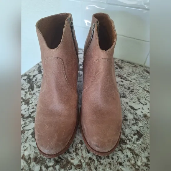 Frye Soft Leather Heel Ankle Boots Size 7.5