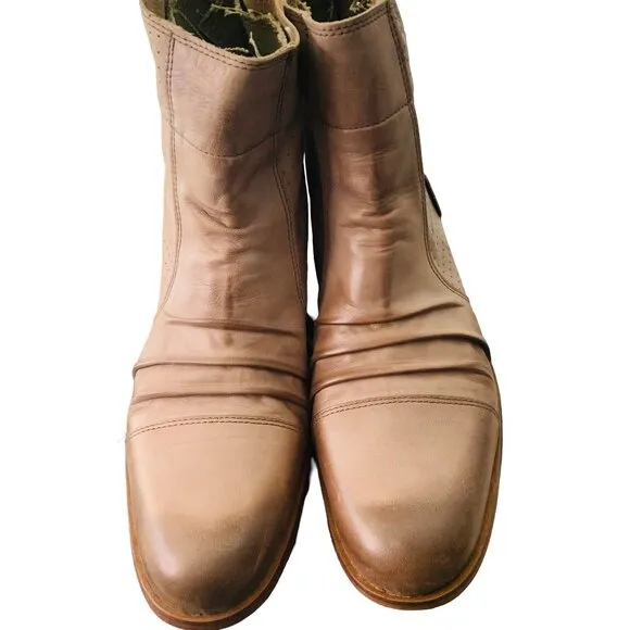 Frye Tan Shoes