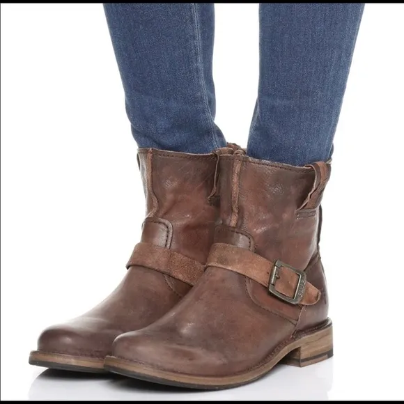 Frye Vicky Artisan Back Zip Brown Distressed Leather Ankle Boots Size 6.5