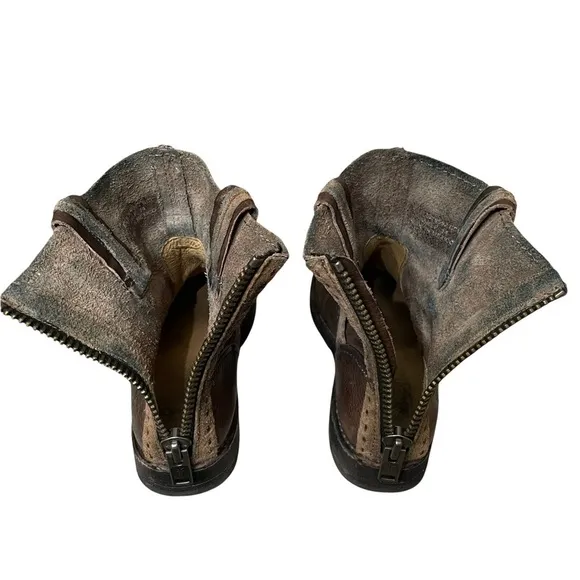 Frye Vicky Artisan Back Zip Brown Distressed Leather Ankle Boots Size 6.5