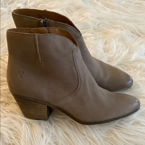 FRYE Women's Tan Ankle Boots