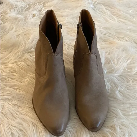 FRYE Women's Tan Ankle Boots