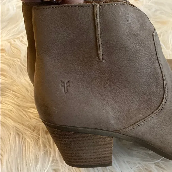 FRYE Women's Tan Ankle Boots