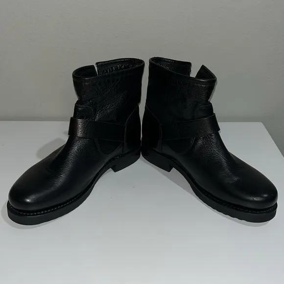Frye Women’s Veronica Flex Black Leather Bootie Sz 6 Buckle Motorcycle Modern
