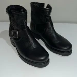 Frye Women’s Veronica Flex Black Leather Bootie Sz 6 Buckle Motorcycle Modern