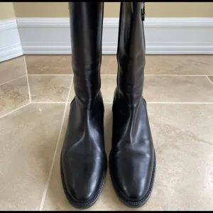 Gaia D’Este boots 40 tall High zipper EUC STACKED LOW rubber HEEL leather Italy