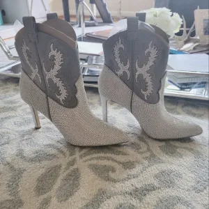 Gianni Bini size 10 never worn rhinestone cowboy ankle boots