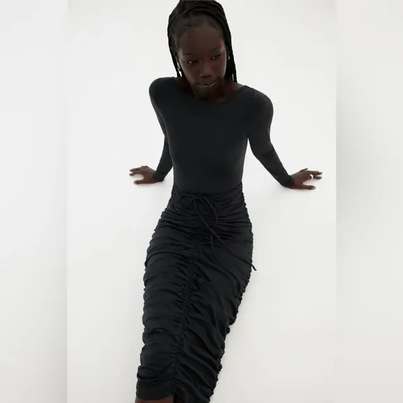GIRLFRIEND COLLECTIVE Black Andi Ruched Midi Dress