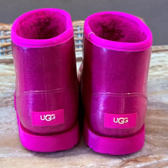 Girls UGG Classic Clear Mini II pink boots- Size 2