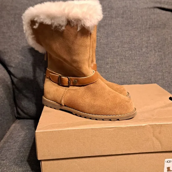 Girls UGG T Nessa Boots Size 12 Brown Suede Leather Trim