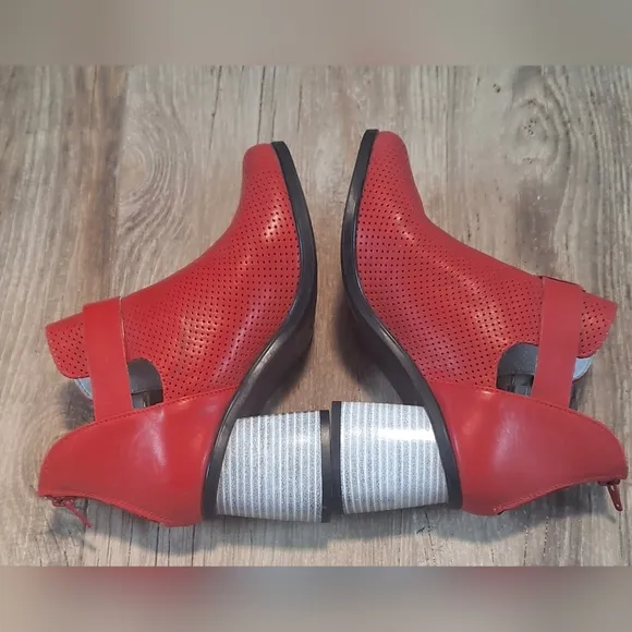 Girotti Women's Red Perforated Ankle Boots Sz. 37