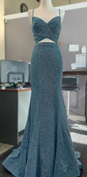 Glitter prom party fitted gown.