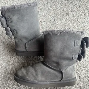 GUC Uggs Women’s Winter Gray Suede Boots with Corduroy Bows Fleece Lined Ankle