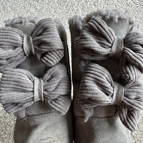 GUC Uggs Women’s Winter Gray Suede Boots with Corduroy Bows Fleece Lined Ankle