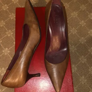 Gucci Tom Ford shoes pumps 6.5 36.5 kitten heels comfortable brown