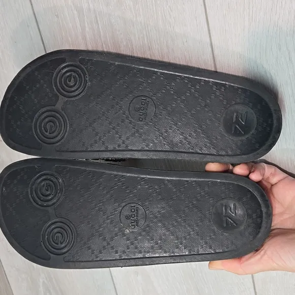 Gucci Women Pursuit Black Slide Sandals Iconic Logo Slide Shoes Sz 8