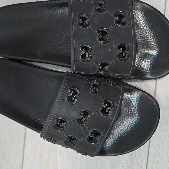 Gucci Women Pursuit Black Slide Sandals Iconic Logo Slide Shoes Sz 8