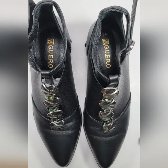 GUERO Leather Cut Out Ankle Boots. Gorgeous.