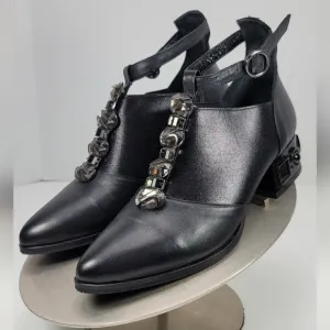 GUERO Leather Cut Out Ankle Boots. Gorgeous.