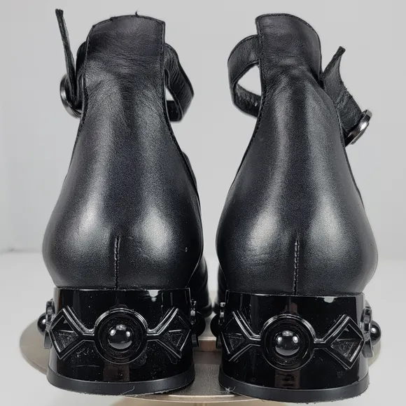 GUERO Leather Cut Out Ankle Boots. Gorgeous.