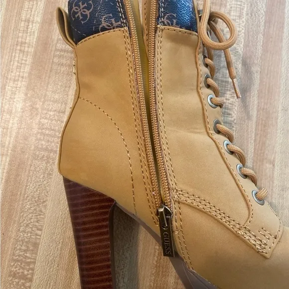 Guess boots size 5.5