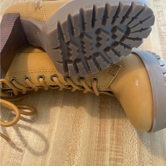 Guess boots size 5.5