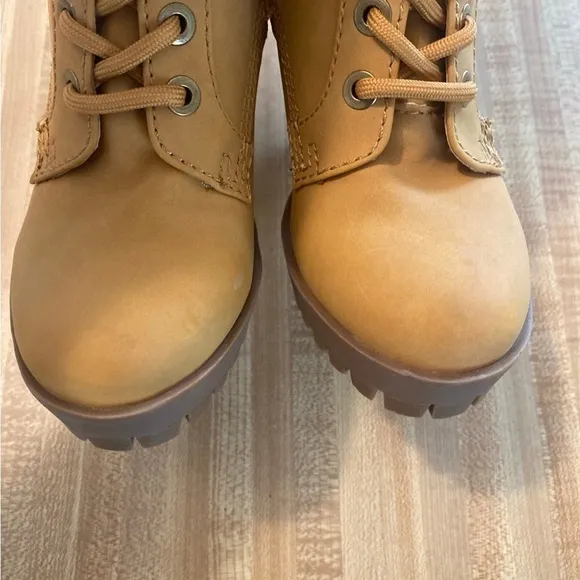 Guess boots size 5.5