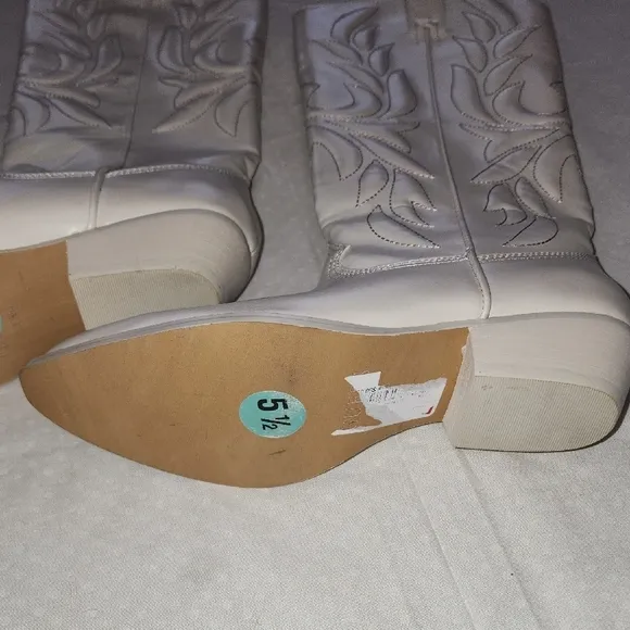 Guess White Heeled Boots with Decorative Stitching