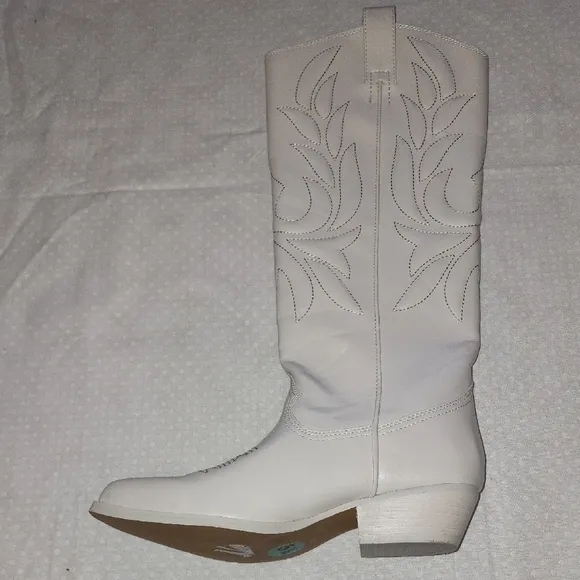 Guess White Heeled Boots with Decorative Stitching