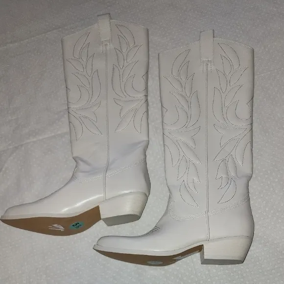 Guess White Heeled Boots with Decorative Stitching