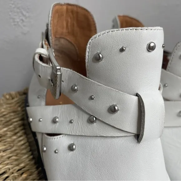 HALOGEN Hailey White Leather Studded Ankle Boots Size 7