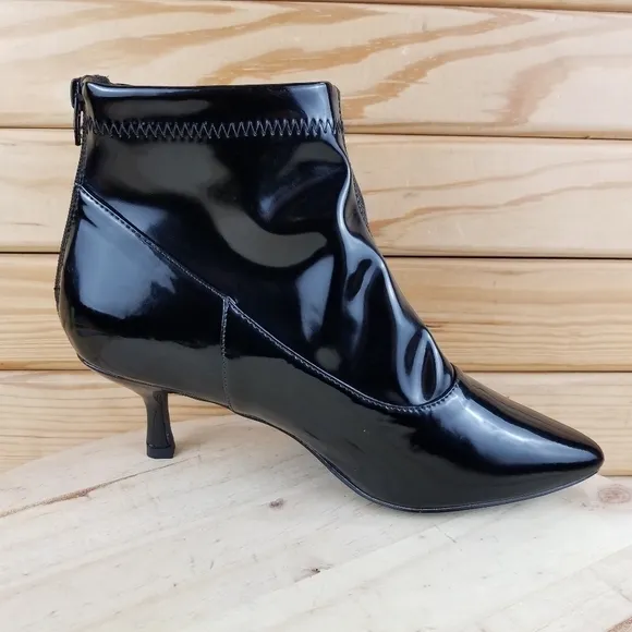 Halston MUMBAI Black Vegan Leather Ankle Boots Booties Heeled Back Zip Women's 9