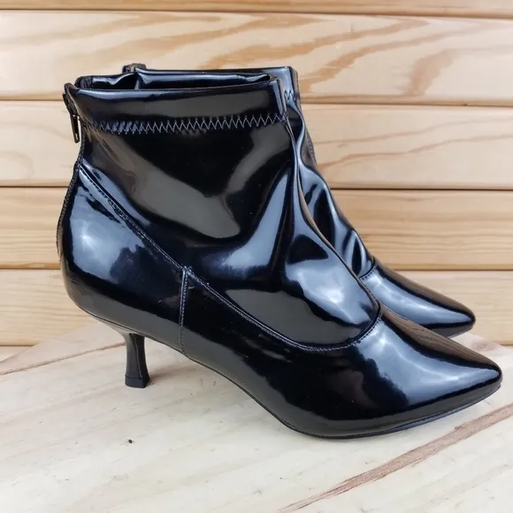 Halston MUMBAI Black Vegan Leather Ankle Boots Booties Heeled Back Zip Women's 9