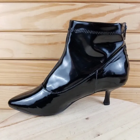 Halston MUMBAI Black Vegan Leather Ankle Boots Booties Heeled Back Zip Women's 9