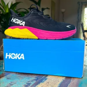 HOKA Arahi 6 Running Shoes 7B Like New with Original Box