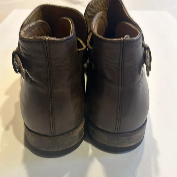 Hollywood Trading Co HTC brown leather ankle boots w side adjust buckle Italian