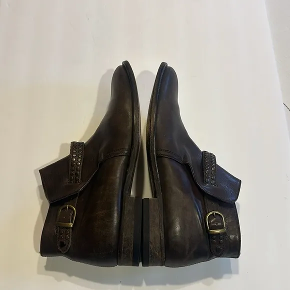 Hollywood Trading Co HTC brown leather ankle boots w side adjust buckle Italian