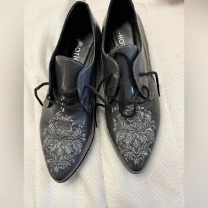 Hotic shoes