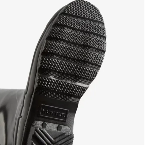 Hunter Original Tall Back Adjustable Gloss Rain Boots in Black, size 5
