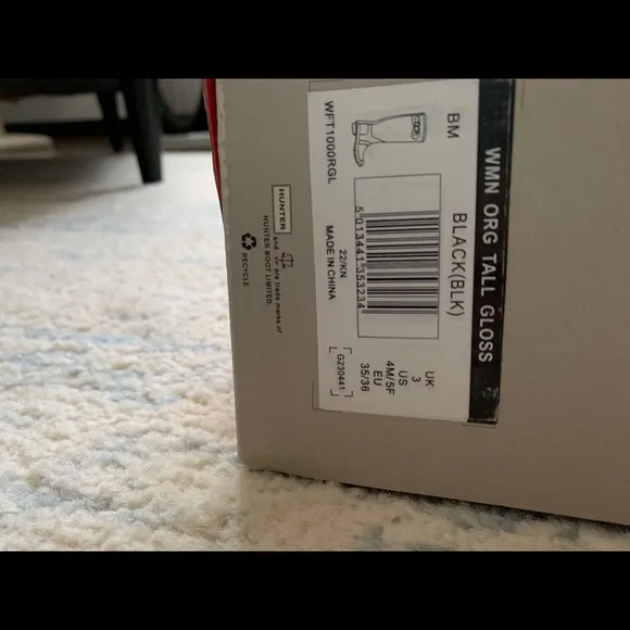 Hunter Original Tall Back Adjustable Gloss Rain Boots in Black, size 5