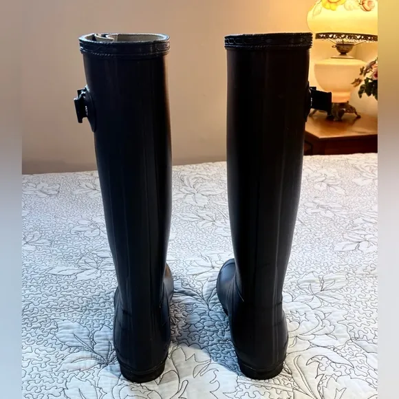 HUNTER Women's Original Tall Rain Boots in Black  Sz 6