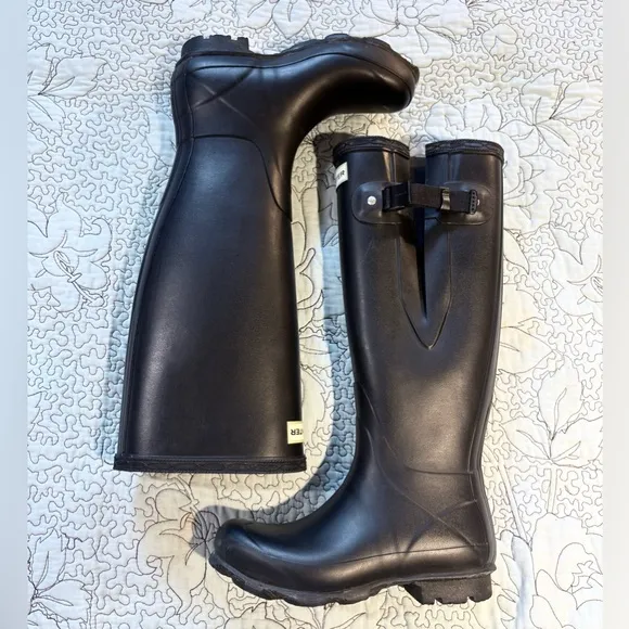 HUNTER Women's Original Tall Rain Boots in Black  Sz 6
