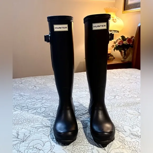 HUNTER Women's Original Tall Rain Boots in Black  Sz 6
