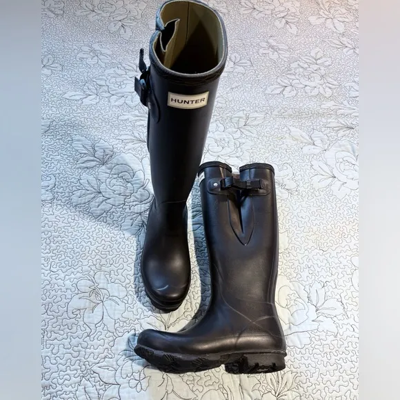 HUNTER Women's Original Tall Rain Boots in Black  Sz 6