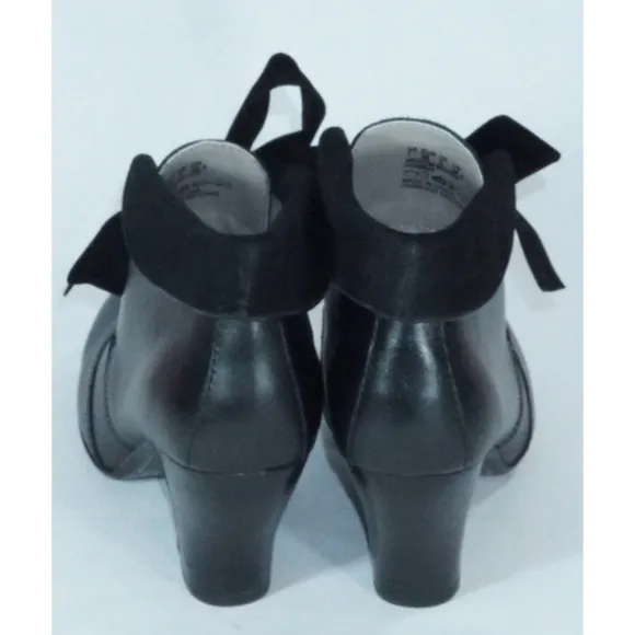 Hush Puppies Women's Black Bow Tie Ankle Boots 7