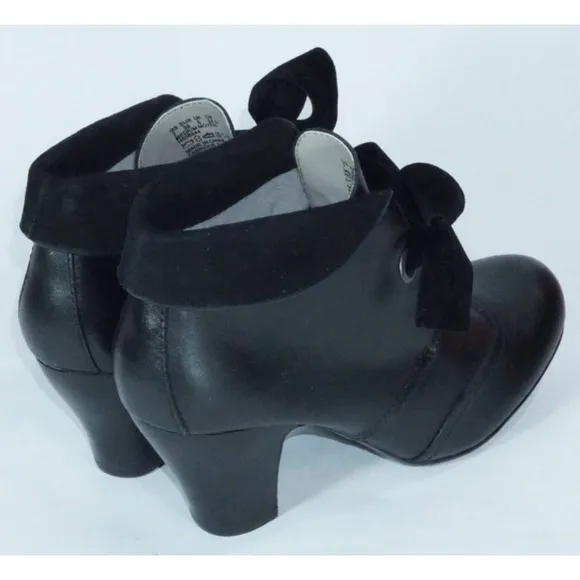 Hush Puppies Women's Black Bow Tie Ankle Boots 7
